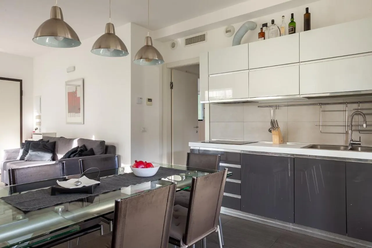 מילאנו Luxury Apartment With Terrace - Forze Armate