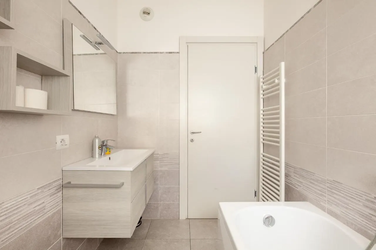 מילאנו Luxury Apartment With Terrace - Forze Armate 0*,